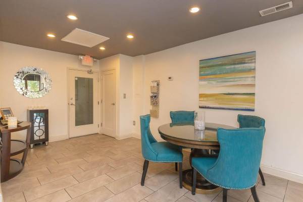 $1,642 / 1br - 620ft2 - Plush, Carpeted Bedrooms, 1/BD, Located in Alexandria (250 S Whiting St, Alexandria, VA)63896277752194120