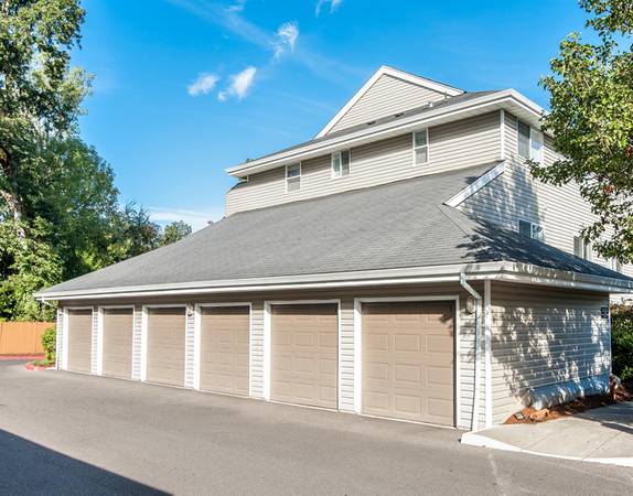 $1,995 / 3br - MOVE READY- EXCEPTIONAL UNIT + Right by Max Light Rail - Private 3B (Beaverton / Aloha)63914853818882122