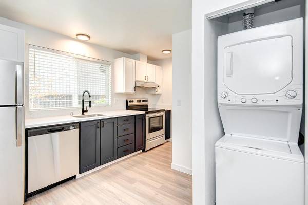 $1,499 / 2br - 864ft2 - Unbeatable / with Patio & Fitness Center Access63850638453507122