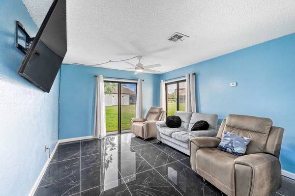 $285,000 / 2br - 1152ft2 - Let's Make a Deal🏡Impeccably Upgraded & Move-In Ready (Walton Court)63867048385409124