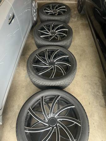 😎 Confident & Smooth “Roll in style 😎 22” rims & tires — clean, stra 1