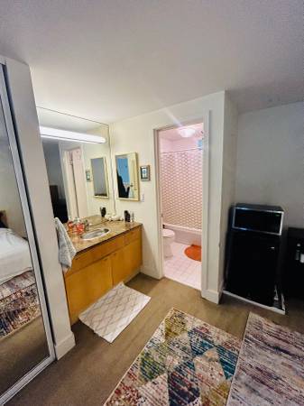 $615 Private bedroom and bath available now in quiet home (Omaha)63681733053571122