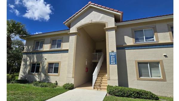 $2,000 / 3br - A must see! Beautifully Maintained 2nd floor 3 bed lake view Condo (West Palm Beach - 33411*)64049280317569120