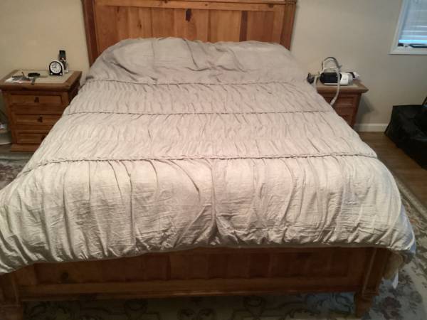 Queen Comforter & 2 shams 1
