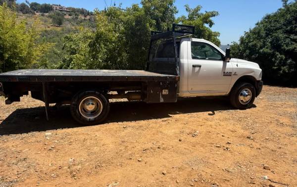 2014 ram 3500 diesel 4X4 reg cab flatbed low miles - $20,00063612899748097123