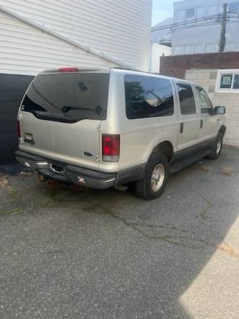 2005 ford excursion - $2,000 (East Boston)63615408909699122