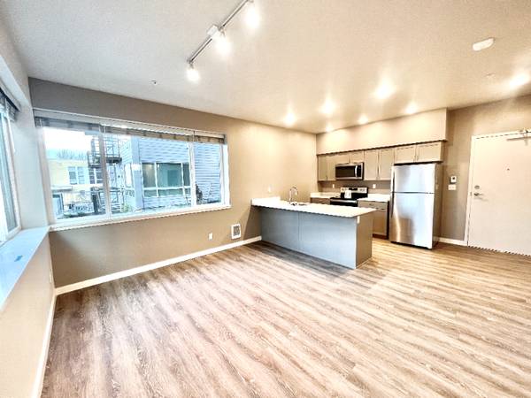 $1475.00 ONE MONTH FREE w/12 month lease! McCormick Heights in Tacoma!63814735866625121