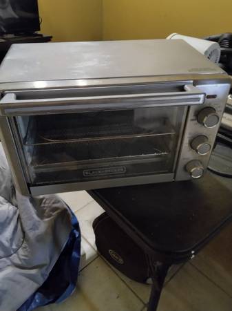 It's in very nice shape and it works excellent Black & Decker air frye 1