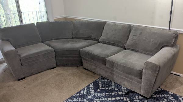 Free sectional sofa 1