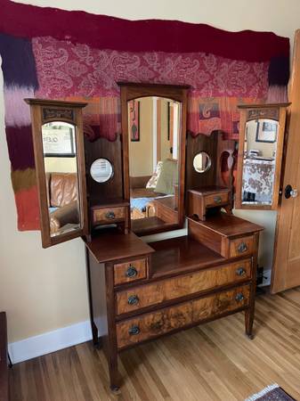 Circa 30s antique vanity 1