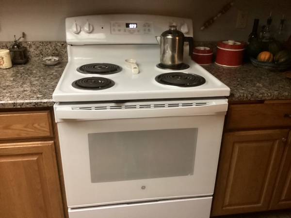 GE electric self cleaning stove 1