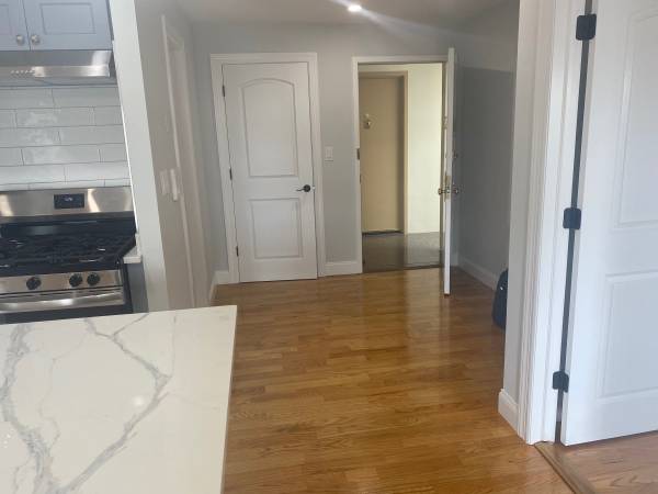$2,375 / 1br - 615ft2 - By Owner,  Newly Renovated 1 bedroom with balcony (Astoria)63689734657795121