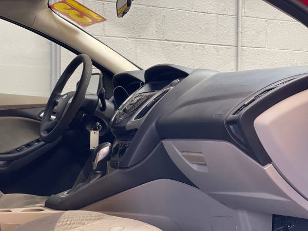 2013 Ford Focus - Título Limpio, ¡MÁS DE 30 REGISTROS DE SERVICIO! - $5,999 (Advanced Premier Auto LLC)63618484248449123
