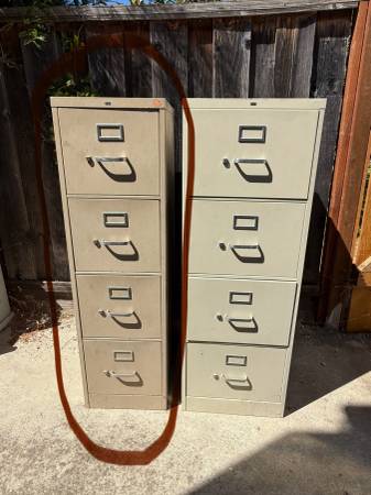 Filing cabinet, steel, four letter-sized drawers 1