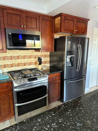 $235 /wk Furnished Rm - Sacramento (Inisheer Way, Sacramento)64044027311618121