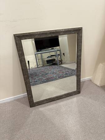 Wall mountable mirror 1