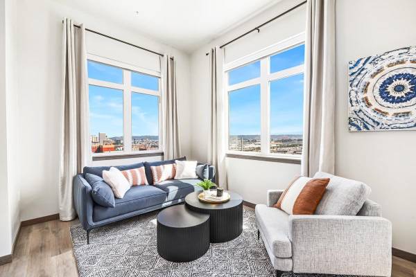$1,635 / 513ft2 - Impeccable Studio/1 BA with Private Balcony & Garage Parking (Tacoma)64031310361731123