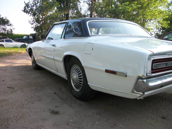 1968 ford thunderbird - $8,500 (Canistota sd)63437631396609123
