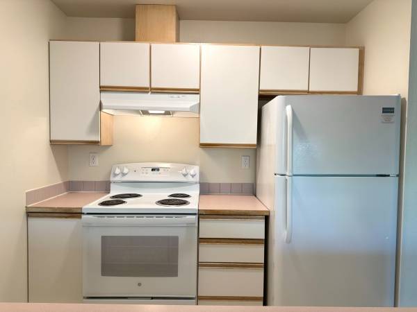 $1,550 / 1br - 736ft2 - SECOND FLOOR/ MOVE-IN READY, Private Balcony, Cat Friendly! (Bellingham)63920959709954121