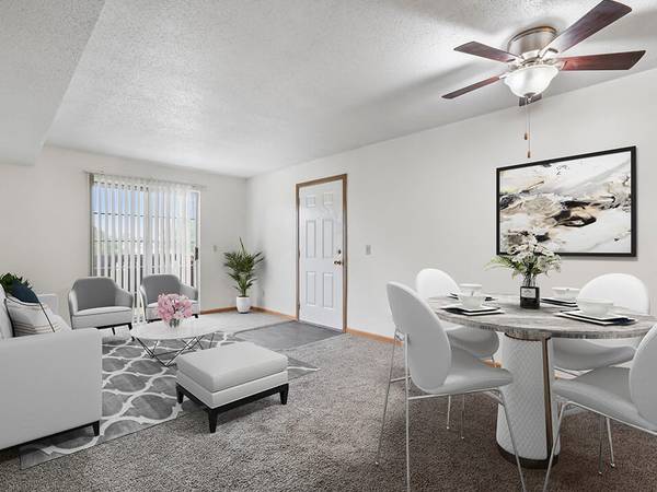 $945 / 2hb - 833ft2 - 🍹Baño de Sol y Estilo – 2HB en el 2do Piso, Listo para Vivir el Verano (4419 1st Ave SW, Cedar Rapids, IA)63679441337601120