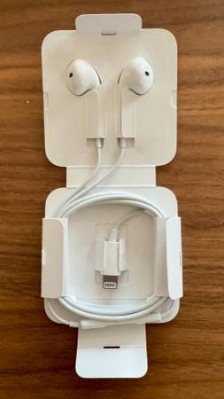 Apple wired earbuds earphones new (lightning connector) 1