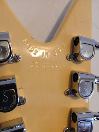Vintage 1982 Dean Baby Z color Vintage White 1