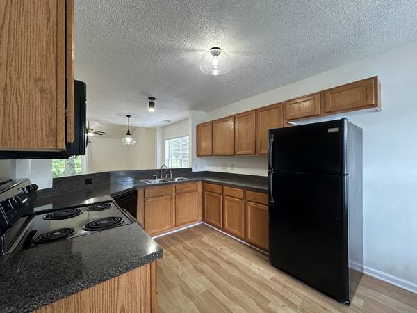 $1700.00 / 2br - 1120ft2 - Charming 2BR/2BA in Hanahan!64016104182785122