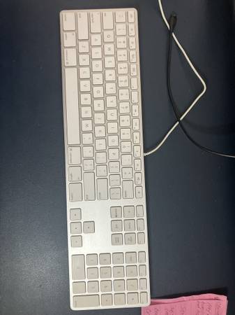 Mac Extended Keyboard (Wired) 1