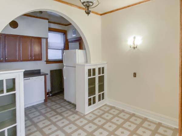 $1,850 / 1br - Spacious, Charming 1-Bed w/ Dishwasher + FREE HEAT & GAS! (Lakeview)63959879605891121