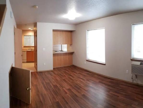 $1,500 / 2br - Portland 2B in Popular Area + Supermarkets, Washer & Dryer in Unit (East Portland)63914856351874122