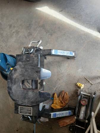 RBW 5th wheel hitch with rails 1