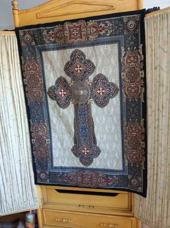 TAPESTRY WALL HANGING W/ROD 1