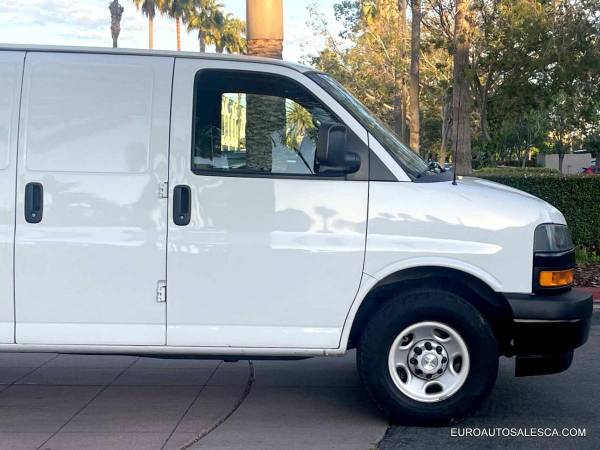 2021 Chevrolet Express 2500 - Photo 10