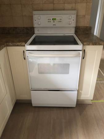 24” Kenmore Self Clean Oven 1