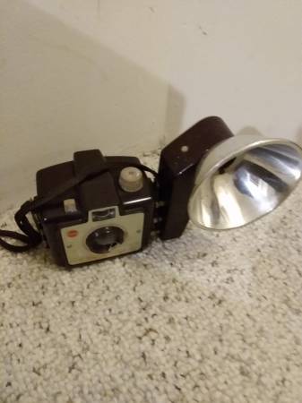 CÁMARAS VINTAGE POLAROID/KODAK Y BROWNIE - $15 (So Burlington)63469923797123123