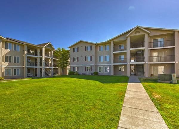$1,731 / 4br - 1268ft2 - Private Patios and Balconies, Sparkling Pool, Cable Ready (9315 Chapel Hill Blvd, Pasco, WA)63624250538497122
