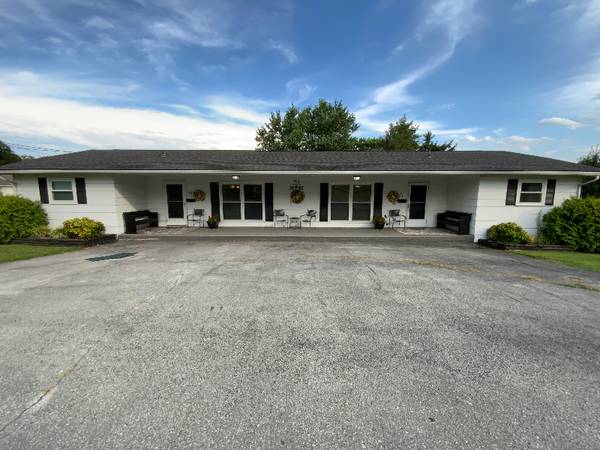 $1300.00 / 2br - 900ft2 - Greeneville , Tn - In town Location Fully Furnished63966131952898120