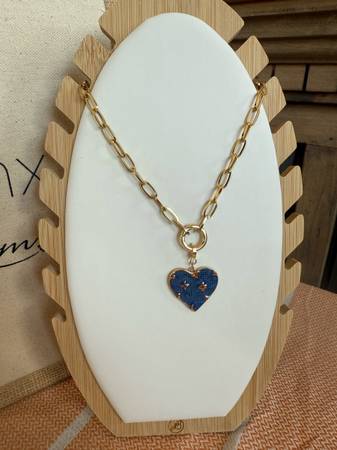 Lora necklace with denim heart charm 1