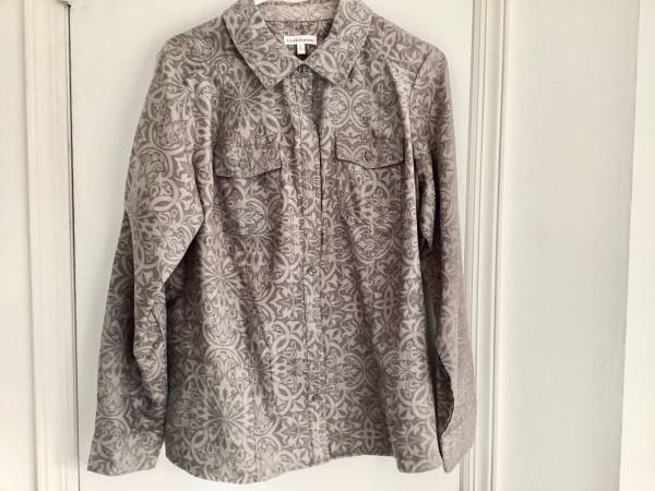NEW Croft & Barrow Size L Women’s Shirt Gray Blouse Faux Suede 1