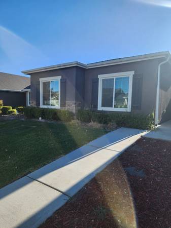 $1,400 / 2br - 700ft2 - Gated Community Apartment (Tulare)63809864581891120