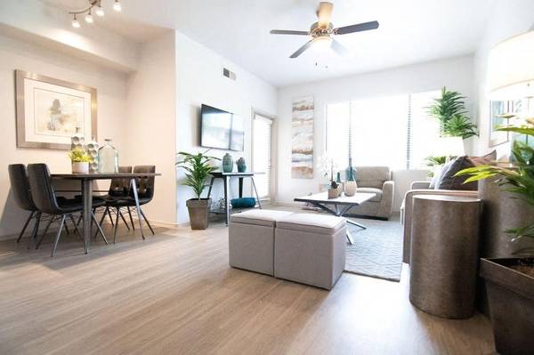 $1,325 / 2br - 991ft2 - Quartz Countertops, Cornhole Activity Area, Walk In Closets (Phoenix)64024990838659124