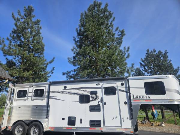 Horse trailer lakota 2 horse with LQ 1