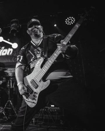 Bassist looking for modern hard rock/metal/djent band 1