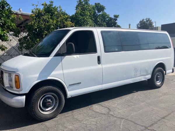 2001 GMC 1 Ton Van~Pocas millas, funciona y conduce excelente - $3.800 (san diego)63624731688833121