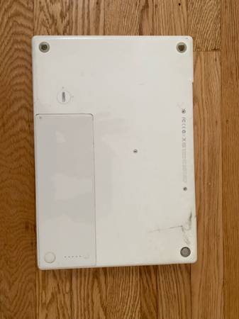 Apple MacBook A1181 MB062LL/A White 4GB Ram 120GB HD Original Box And Extras - $100 (Oakland)63442935829379122