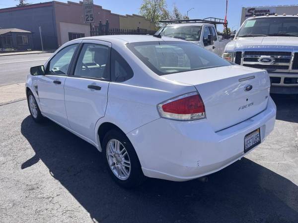 2008 Ford Focus SE Sedan - $6,995 (+ Main Street Auto)63483121495683123