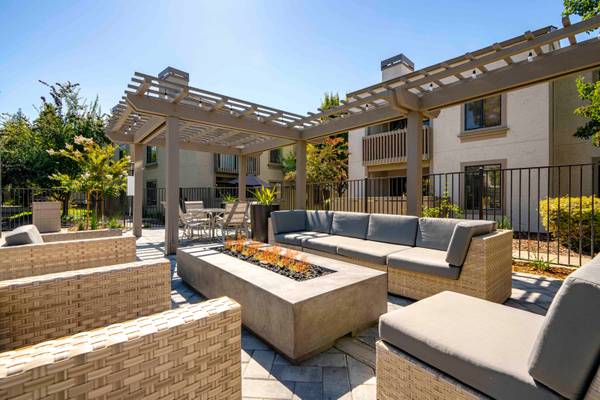 $2,843 / 1br - 1 BD, Walnut Creek CA, Pet Friendly con pista para perros (walnut creek)63834323084931121