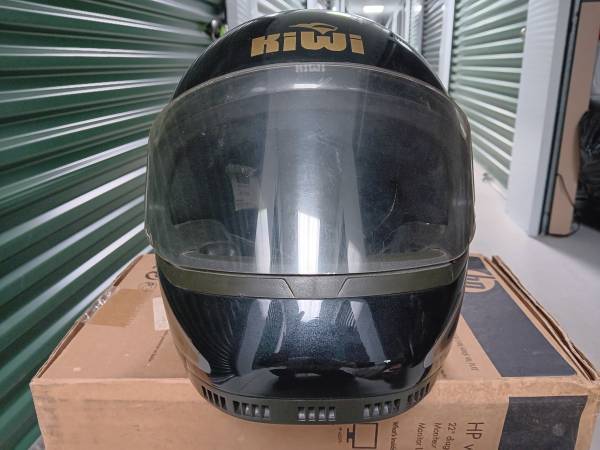 Casco integral de motocicleta Kiwi, Black Gold, vintage de 1987-88 con visor - $85 (Keene, NH)63470911943809121
