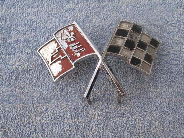 1965 1966 CORVETTE FRONT NOSE CROSS FLAG EMBLEM 3859046 3872929 1