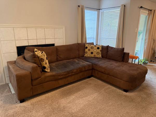 SOFA BROWN SECTIONAL 1
